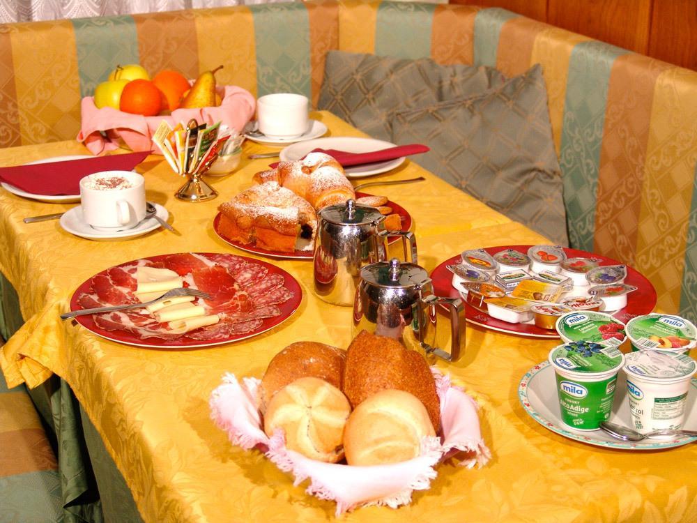 Jolly B&B - Affittacamere Dimaro Dış mekan fotoğraf